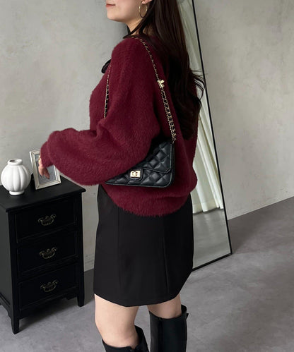 背部金屬裝飾船領長毛針織衫