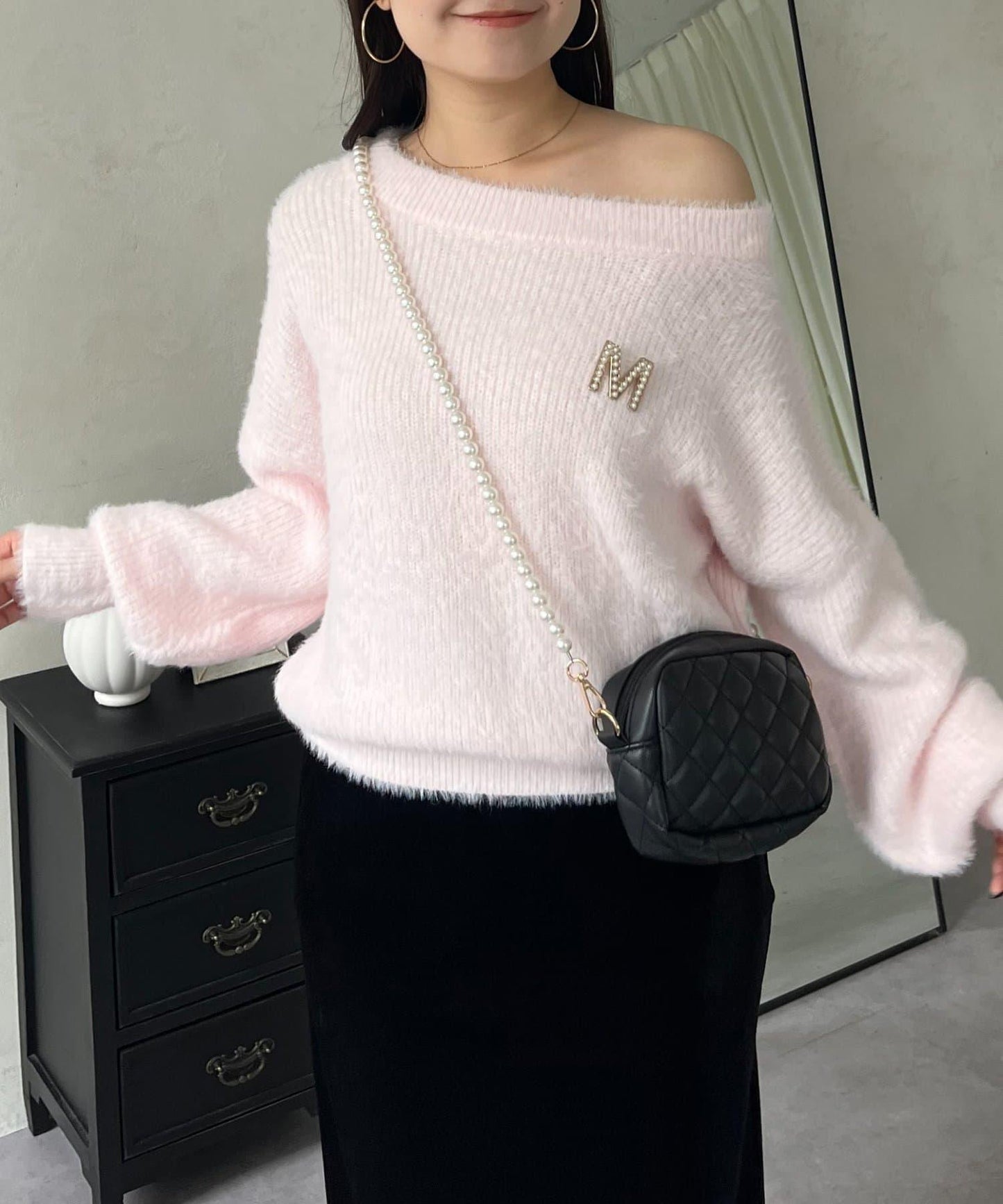 背部金屬裝飾船領長毛針織衫