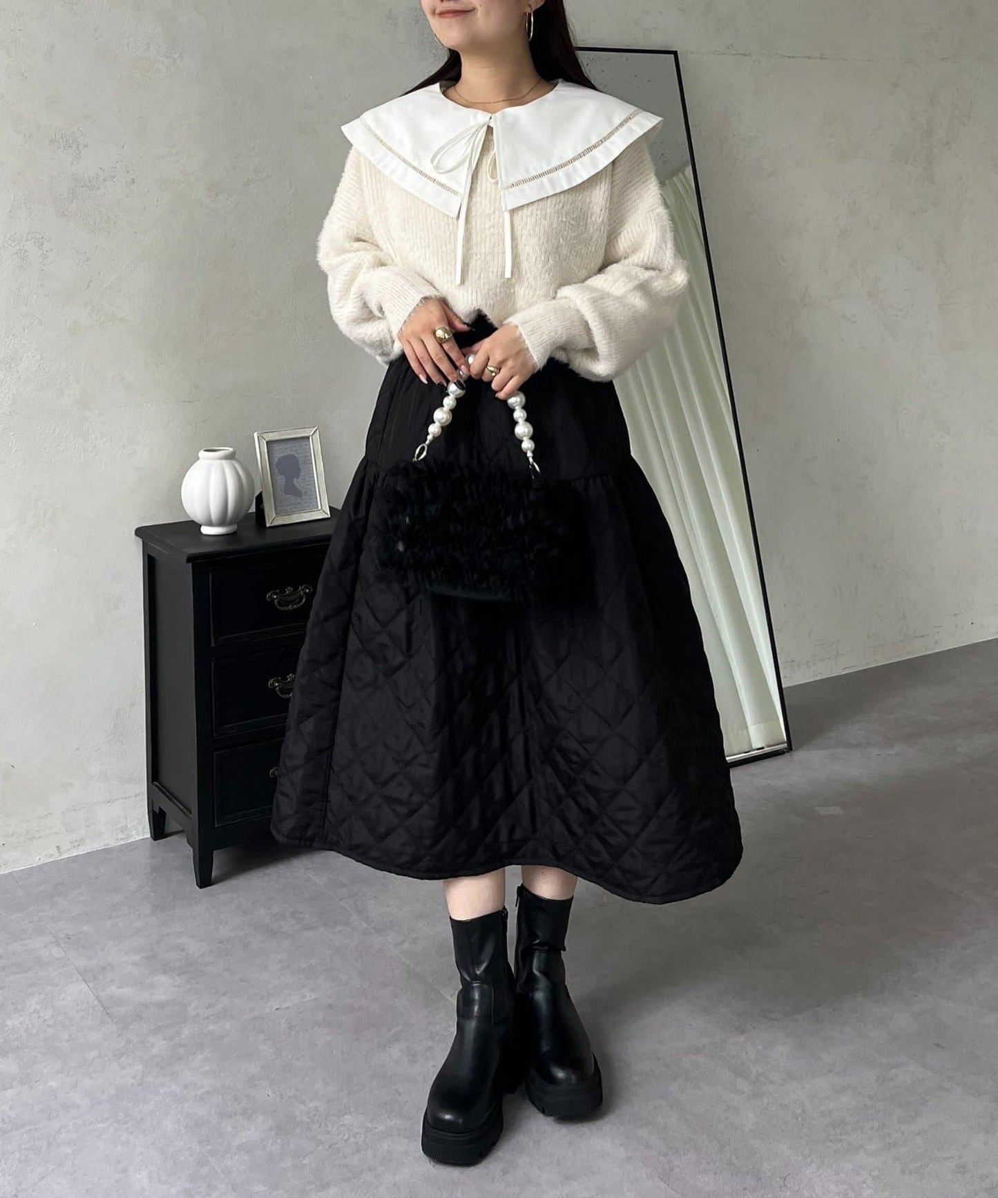 背部金屬裝飾船領長毛針織衫