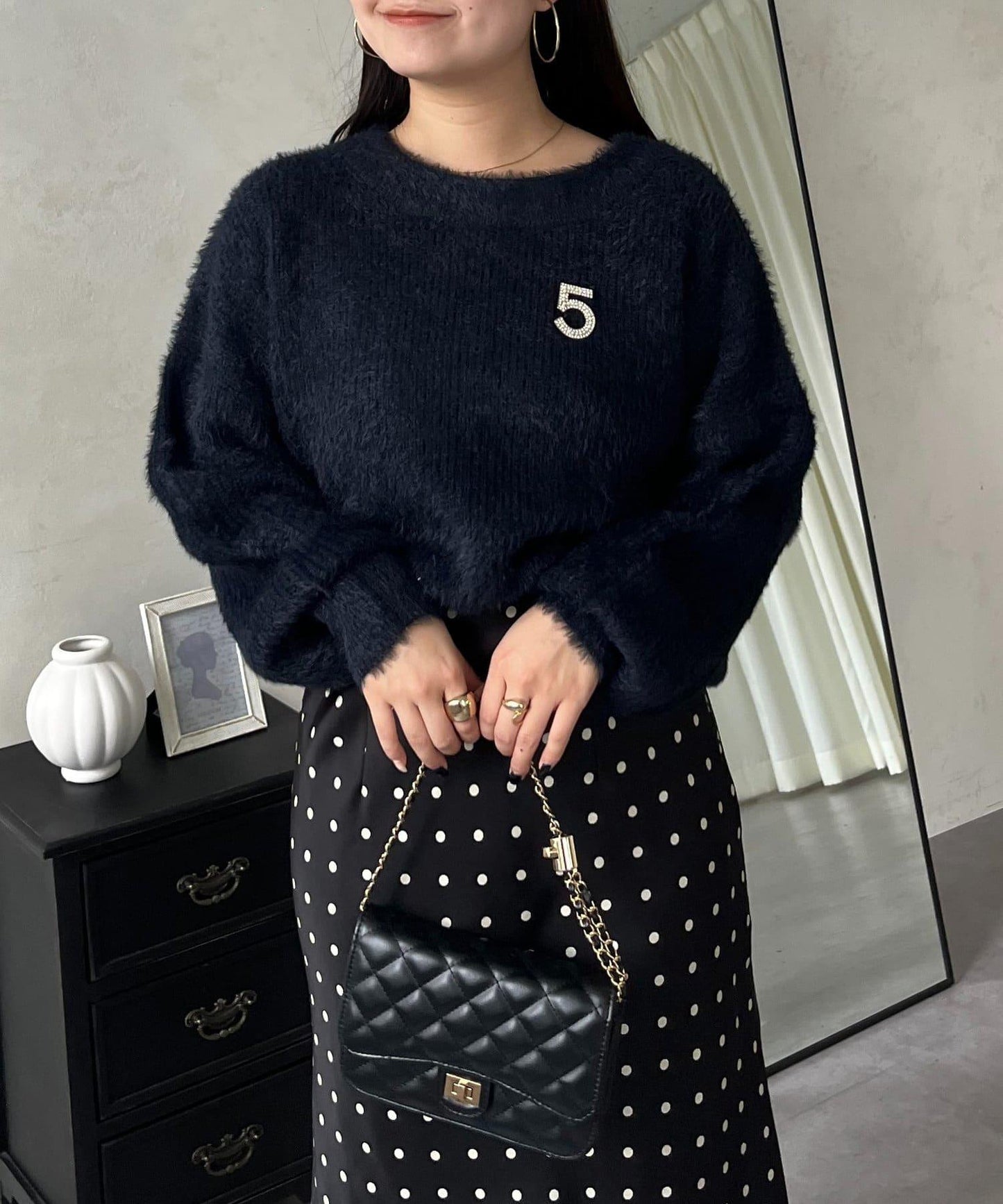 背部金屬裝飾船領長毛針織衫