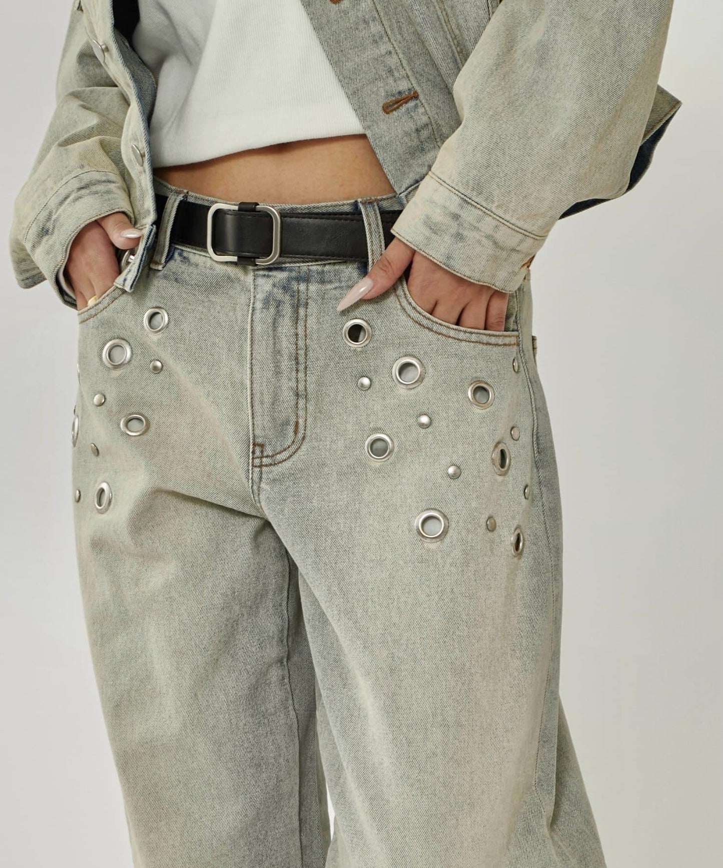 金屬孔眼高腰牛仔褲