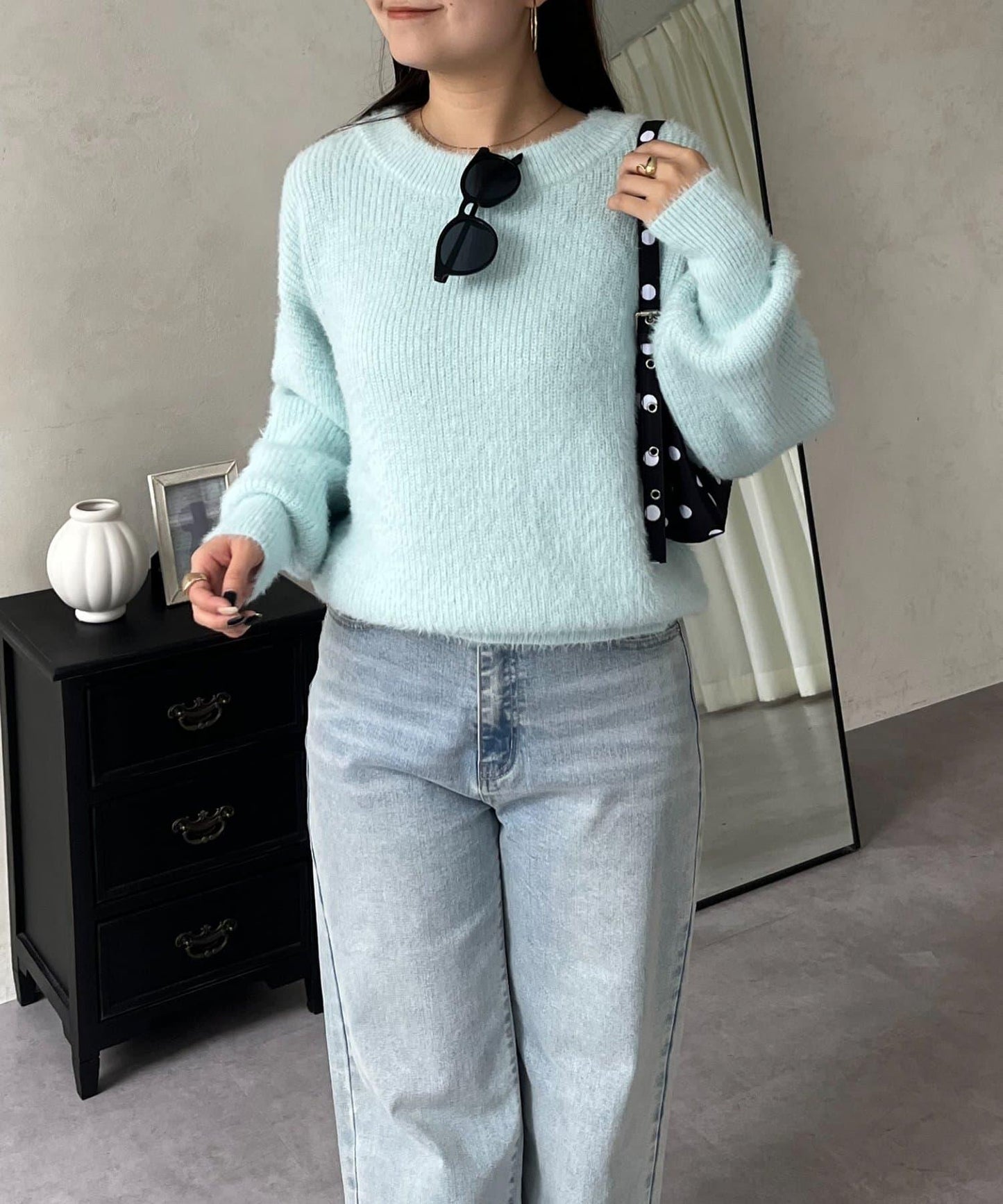 背部金屬裝飾船領長毛針織衫