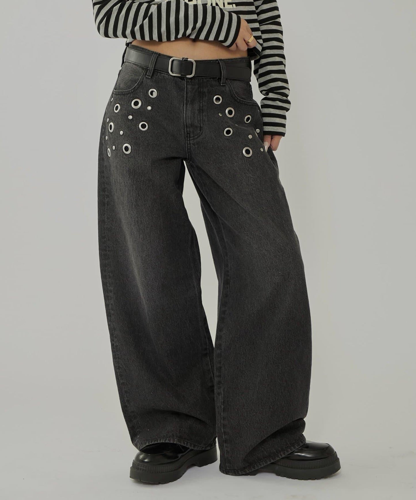 金屬孔眼高腰牛仔褲