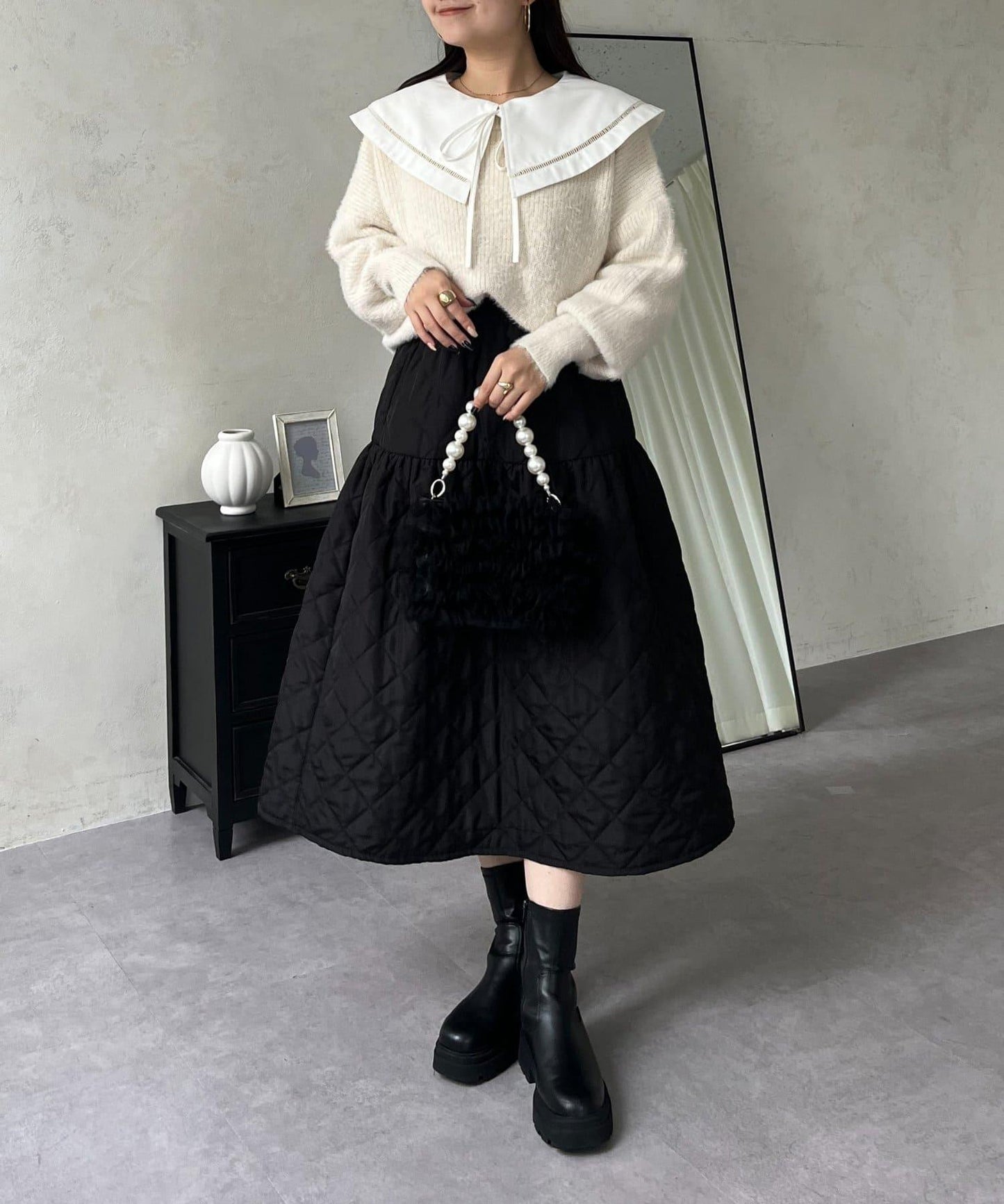 背部金屬裝飾船領長毛針織衫