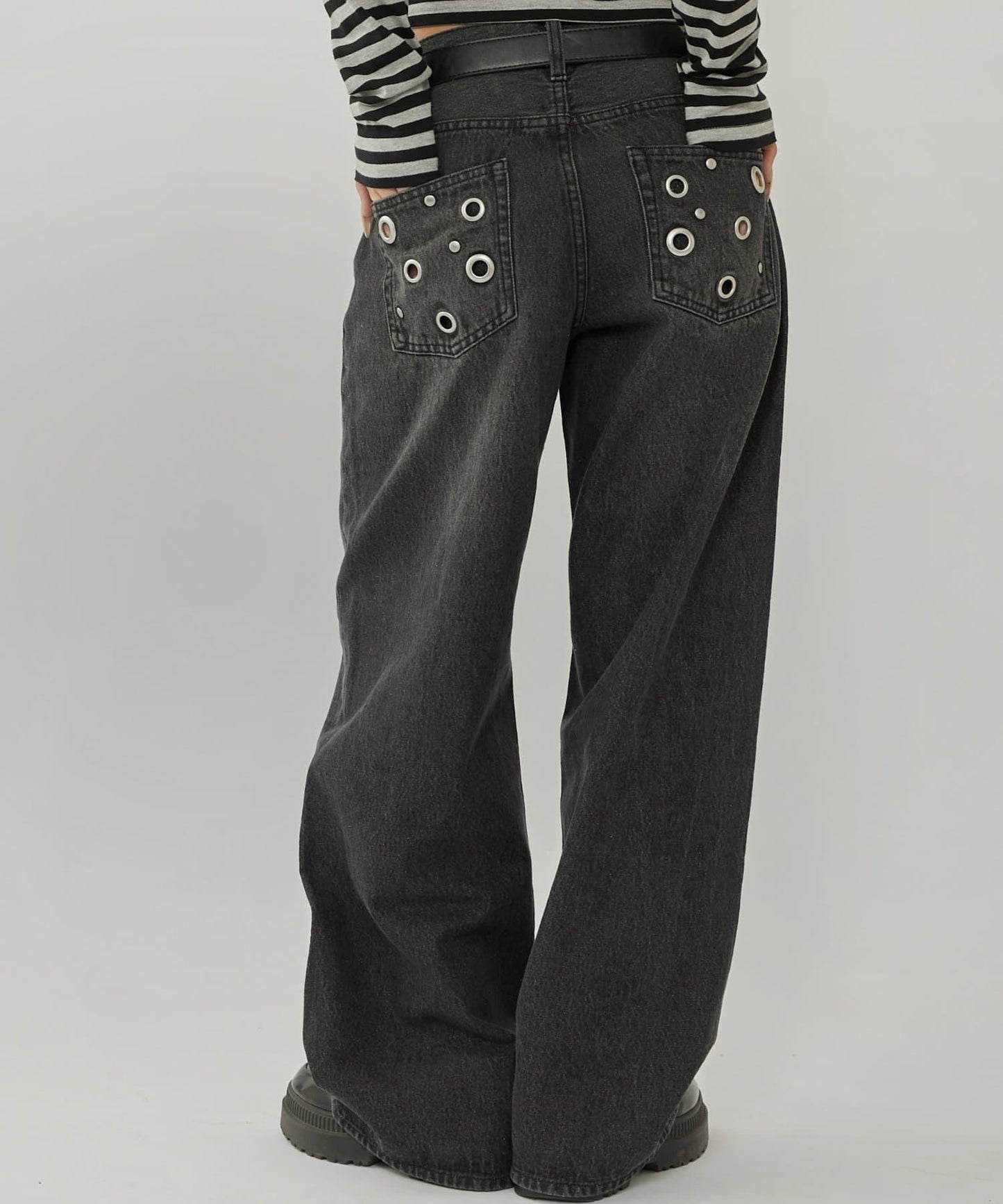 金屬孔眼高腰牛仔褲