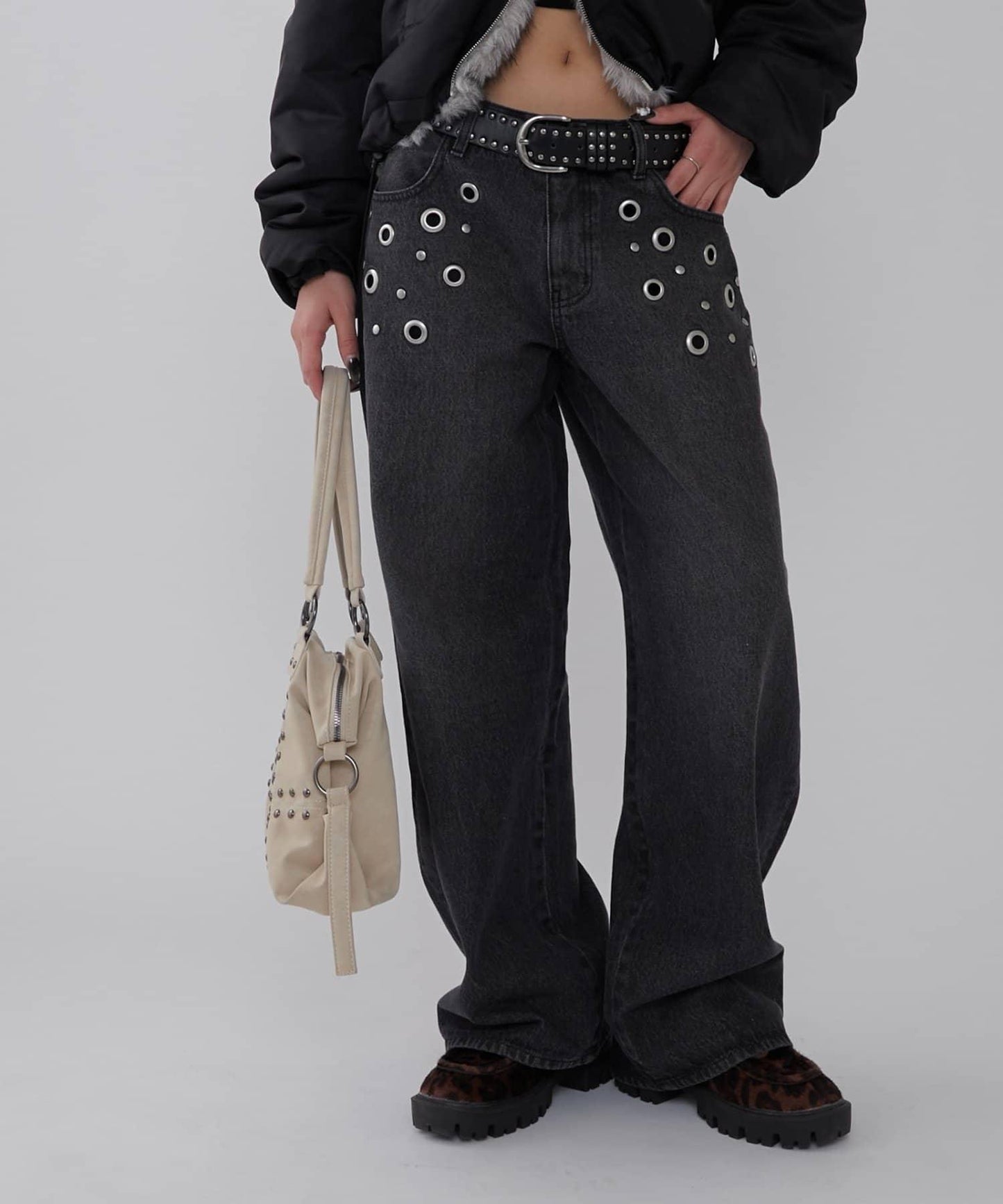 金屬孔眼高腰牛仔褲