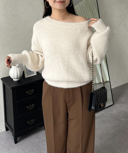 背部金屬裝飾船領長毛針織衫