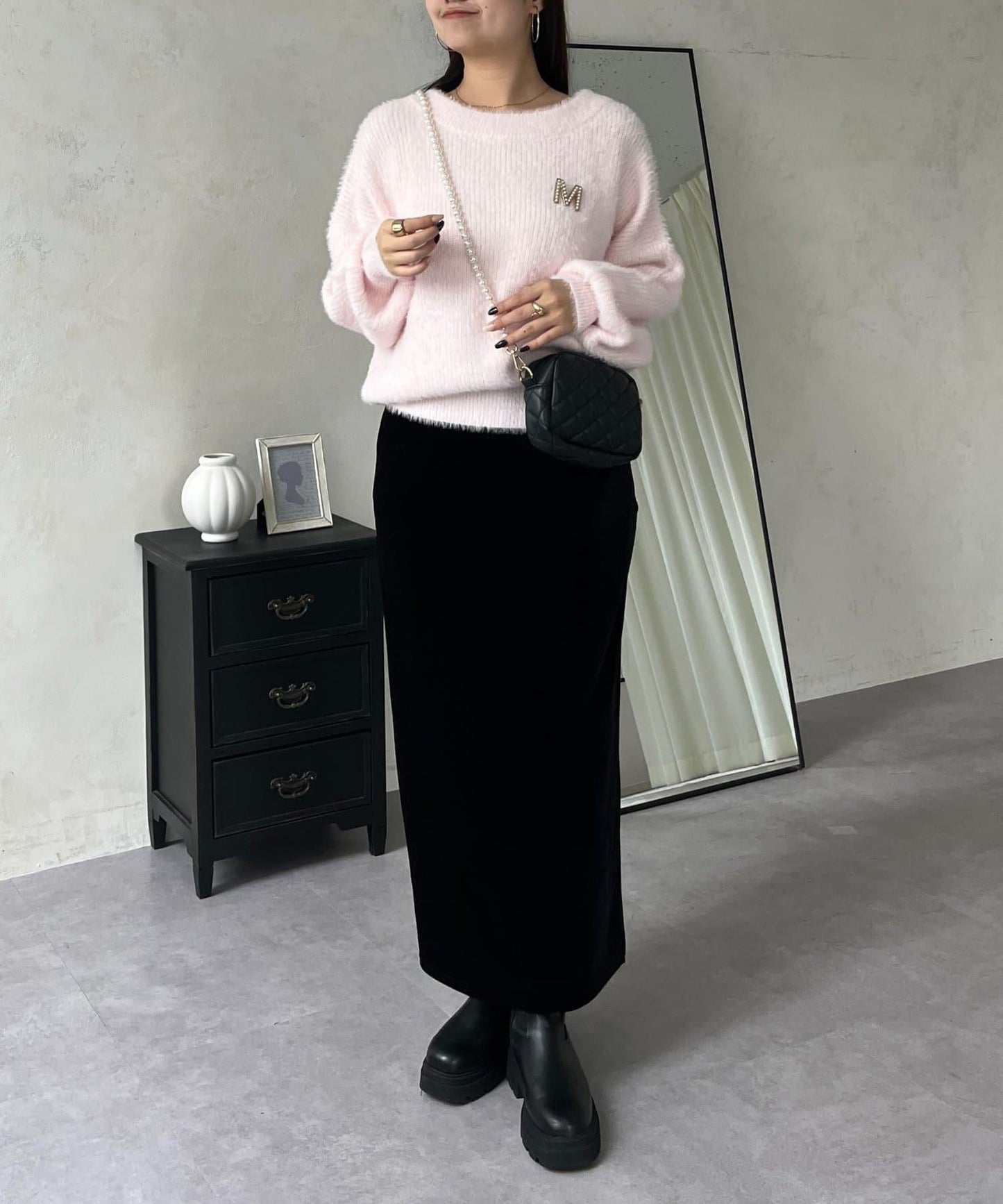 背部金屬裝飾船領長毛針織衫