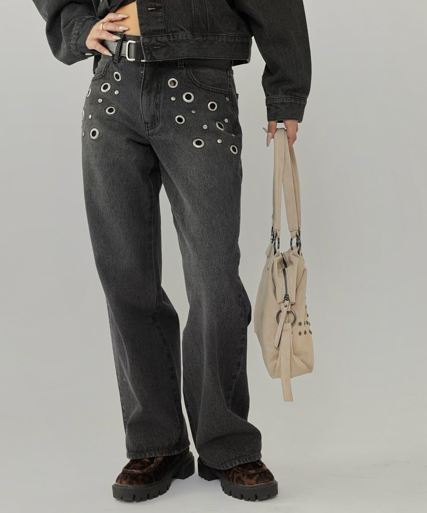 金屬孔眼高腰牛仔褲