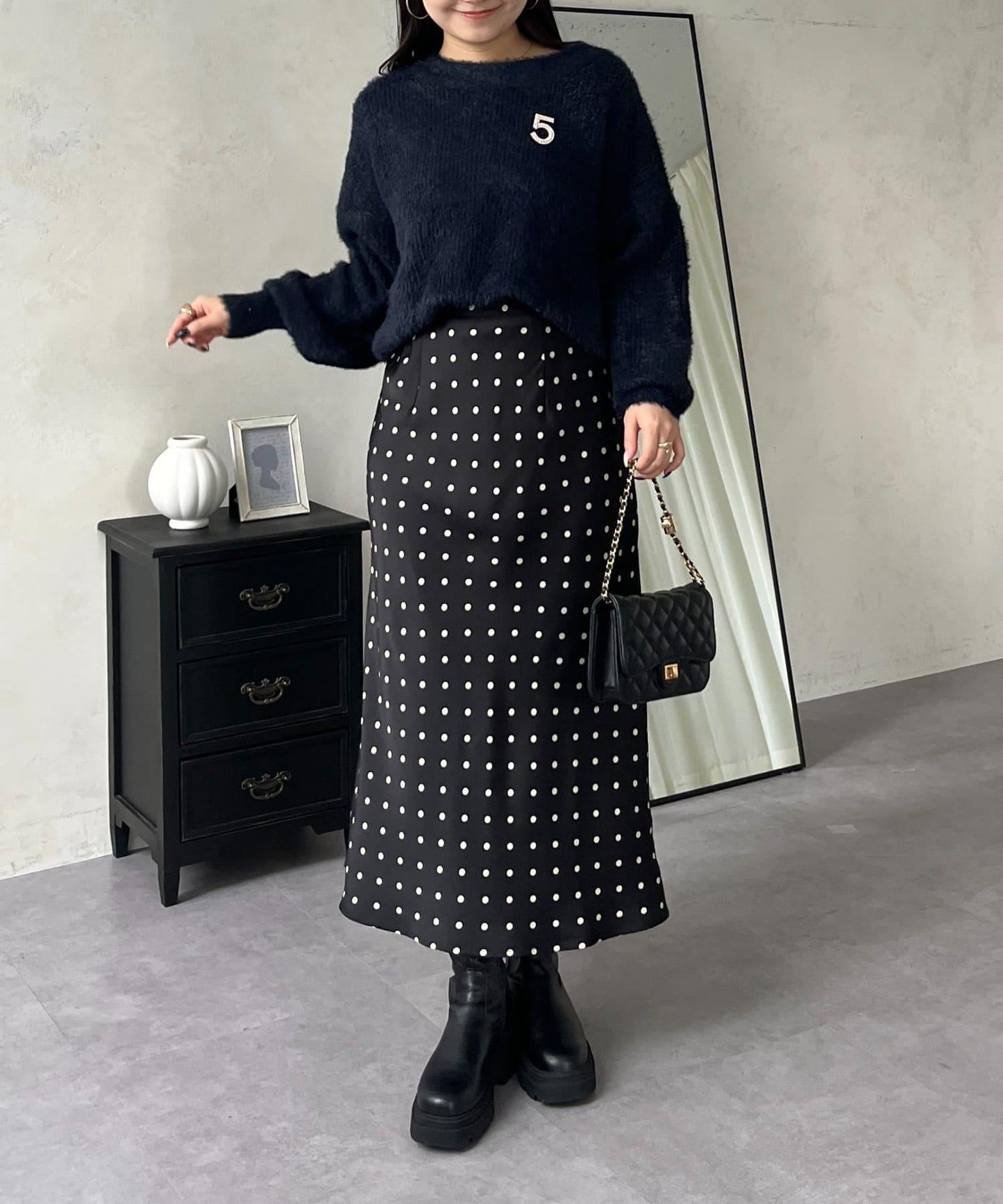 緞面波點斜裁半身裙