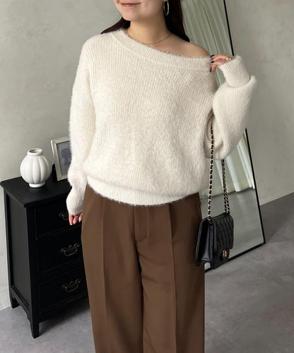 背部金屬裝飾船領長毛針織衫