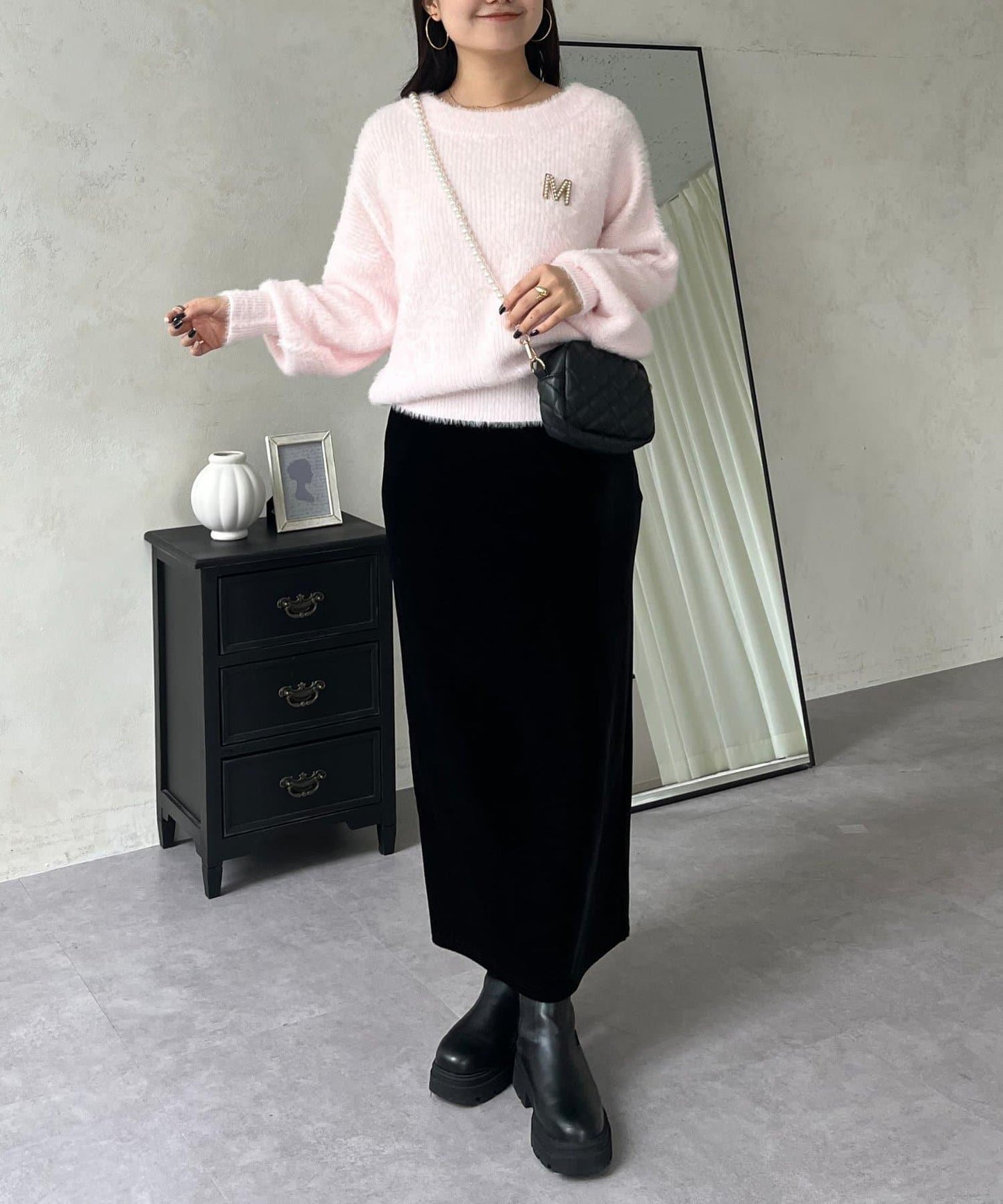 背部金屬裝飾船領長毛針織衫