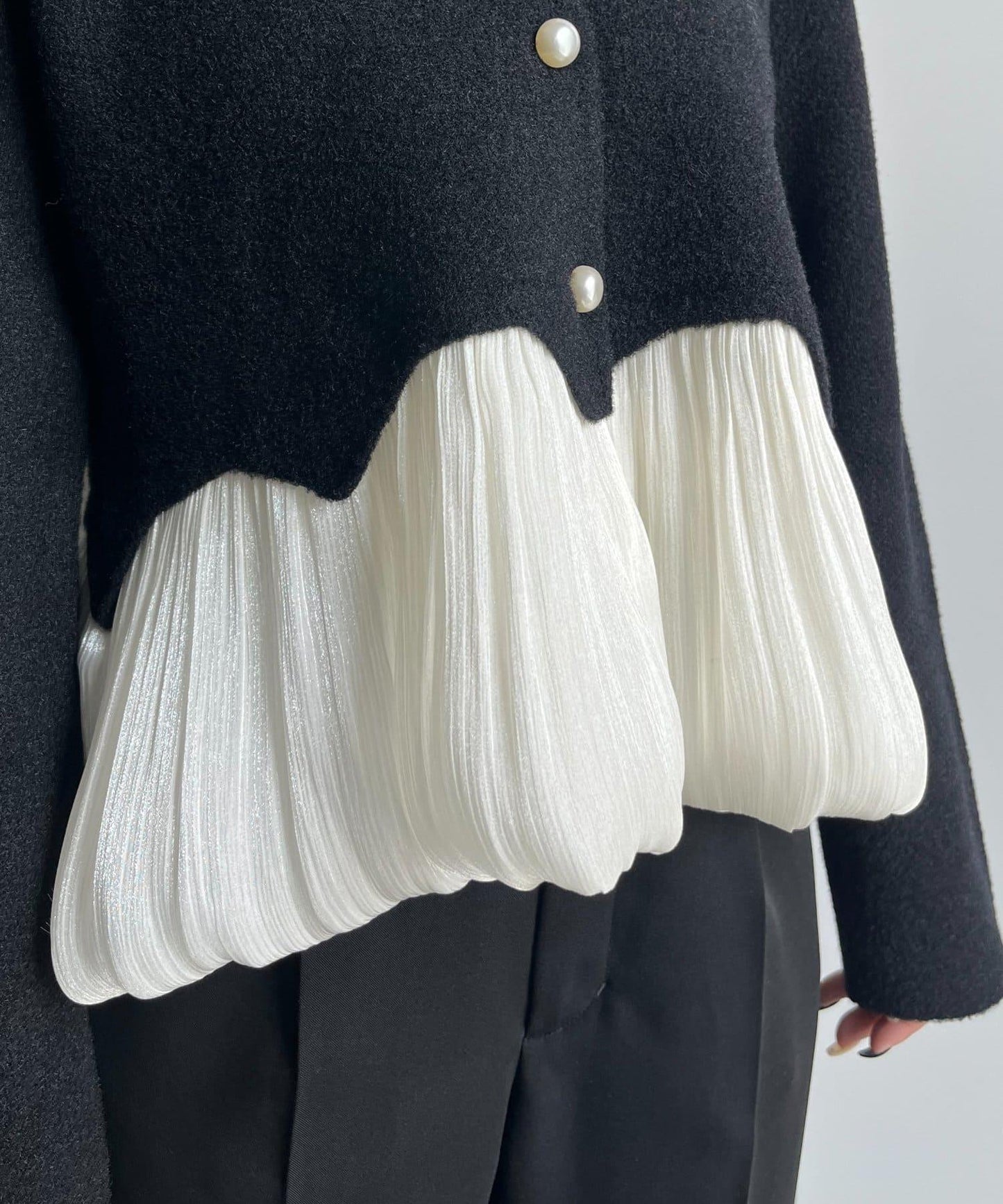 下襬氣球珍珠紐扣拼接荷葉邊針織衫