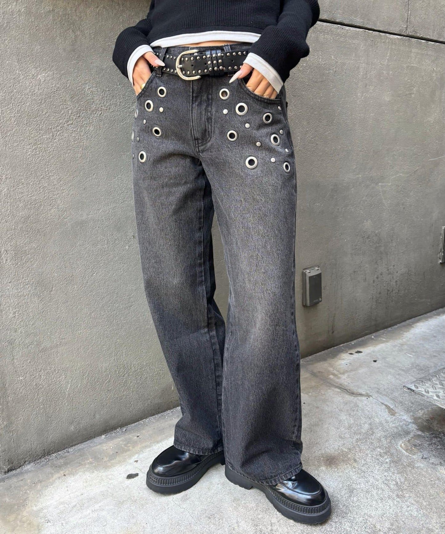 金屬孔眼高腰牛仔褲