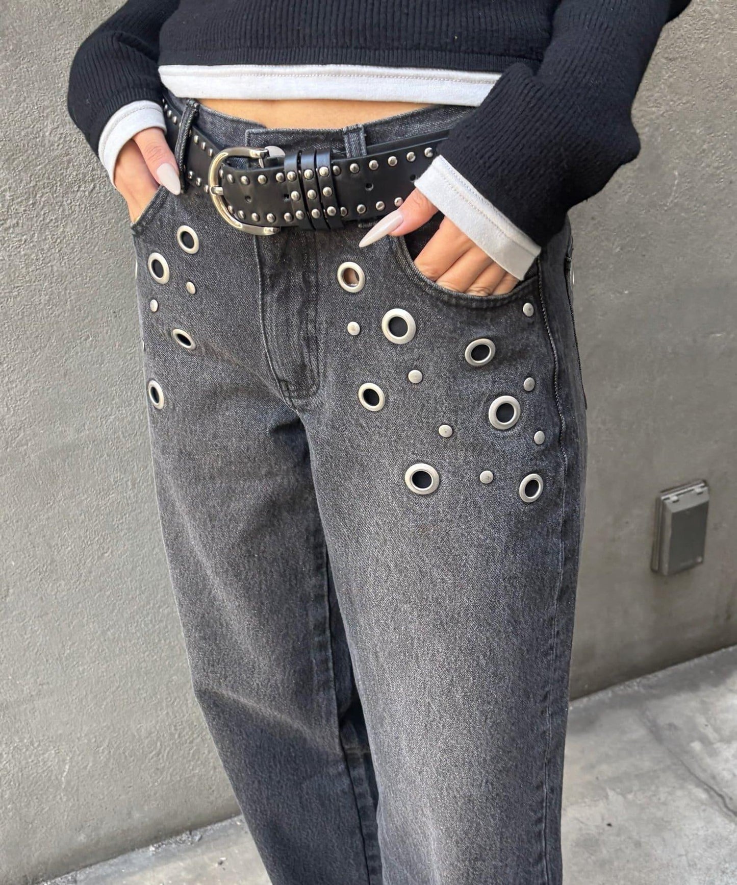 金屬孔眼高腰牛仔褲