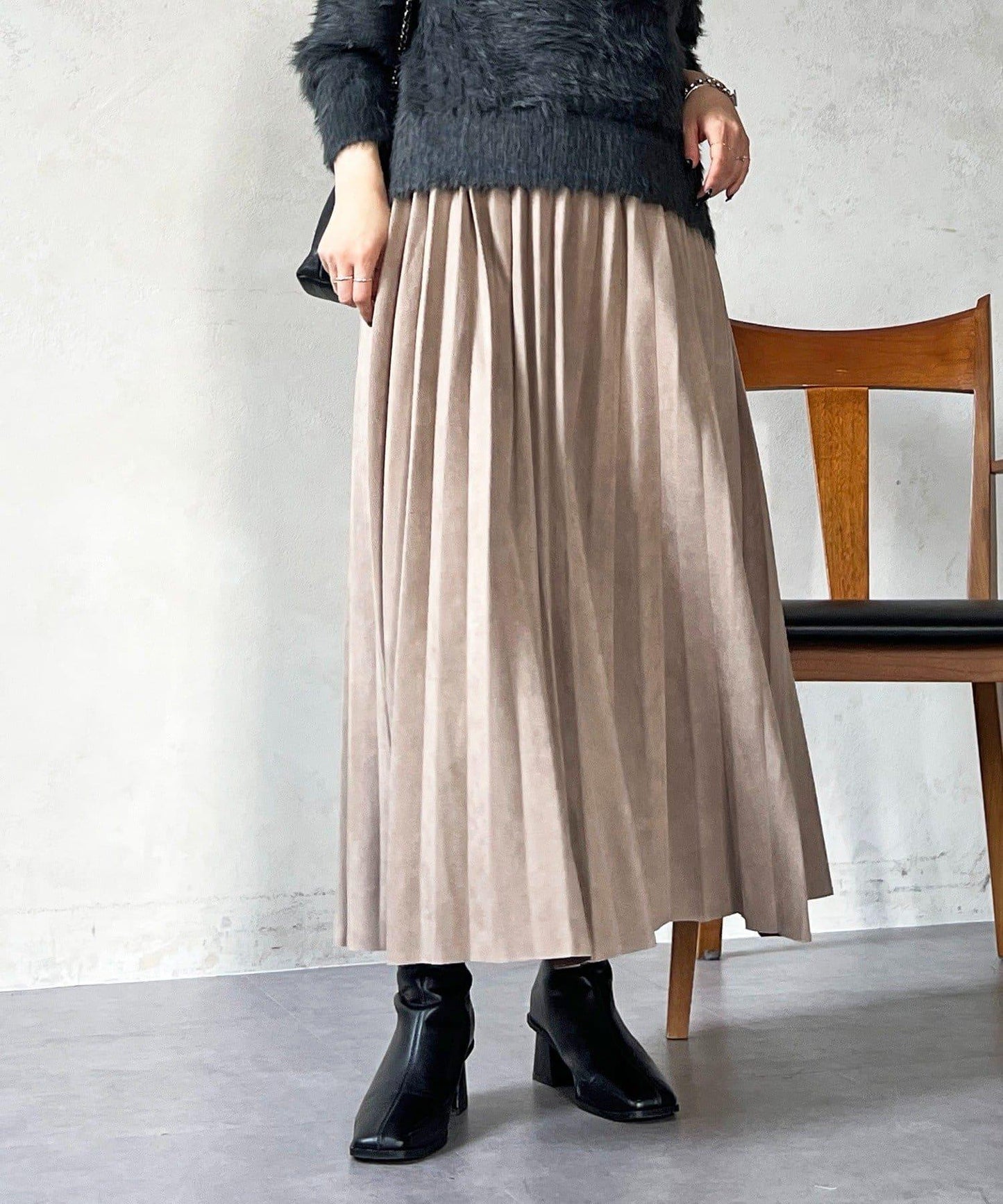 麂皮百褶裙