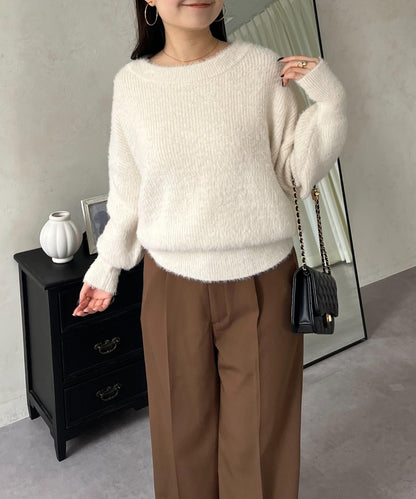 背部金屬裝飾船領長毛針織衫