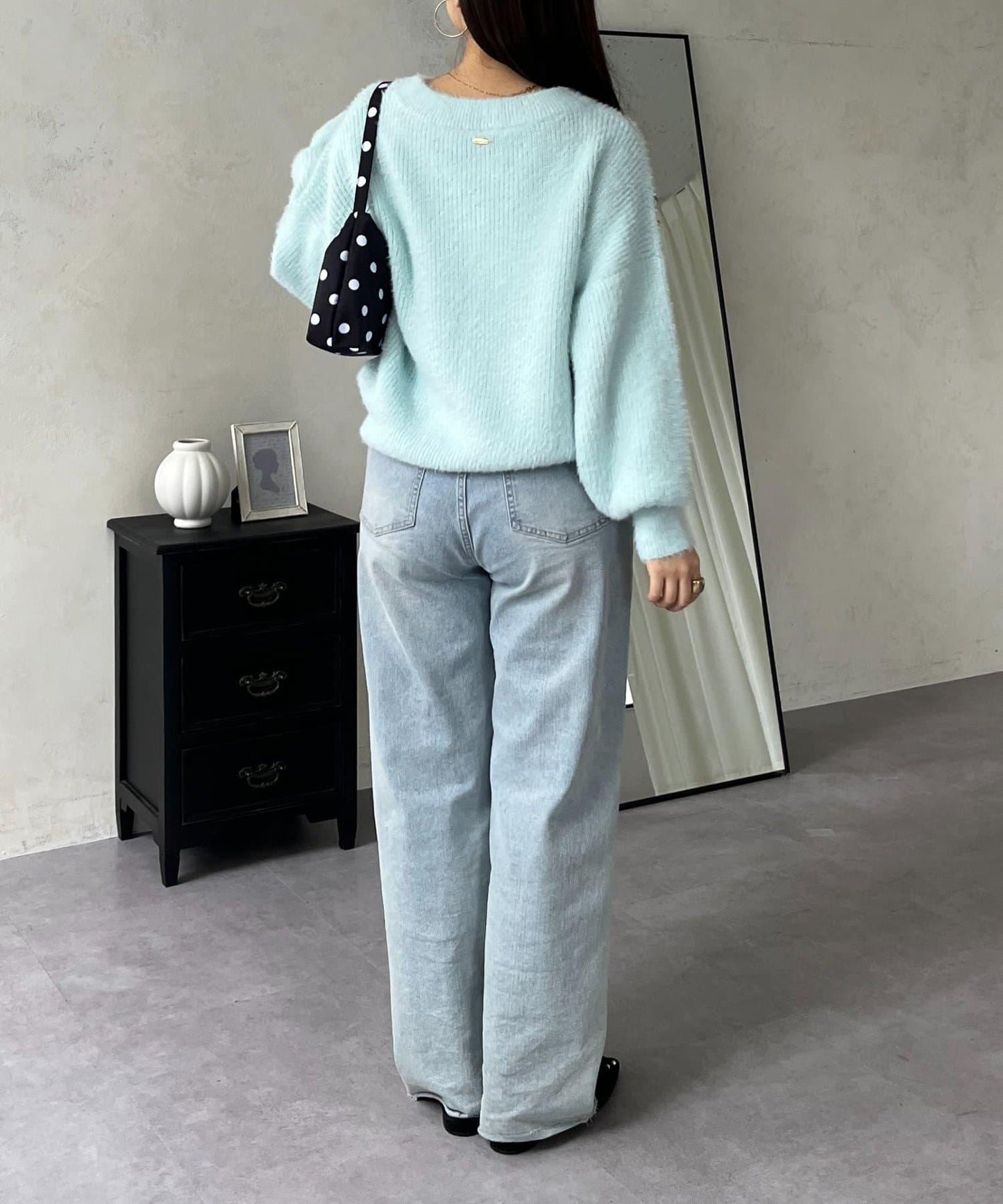 背部金屬裝飾船領長毛針織衫