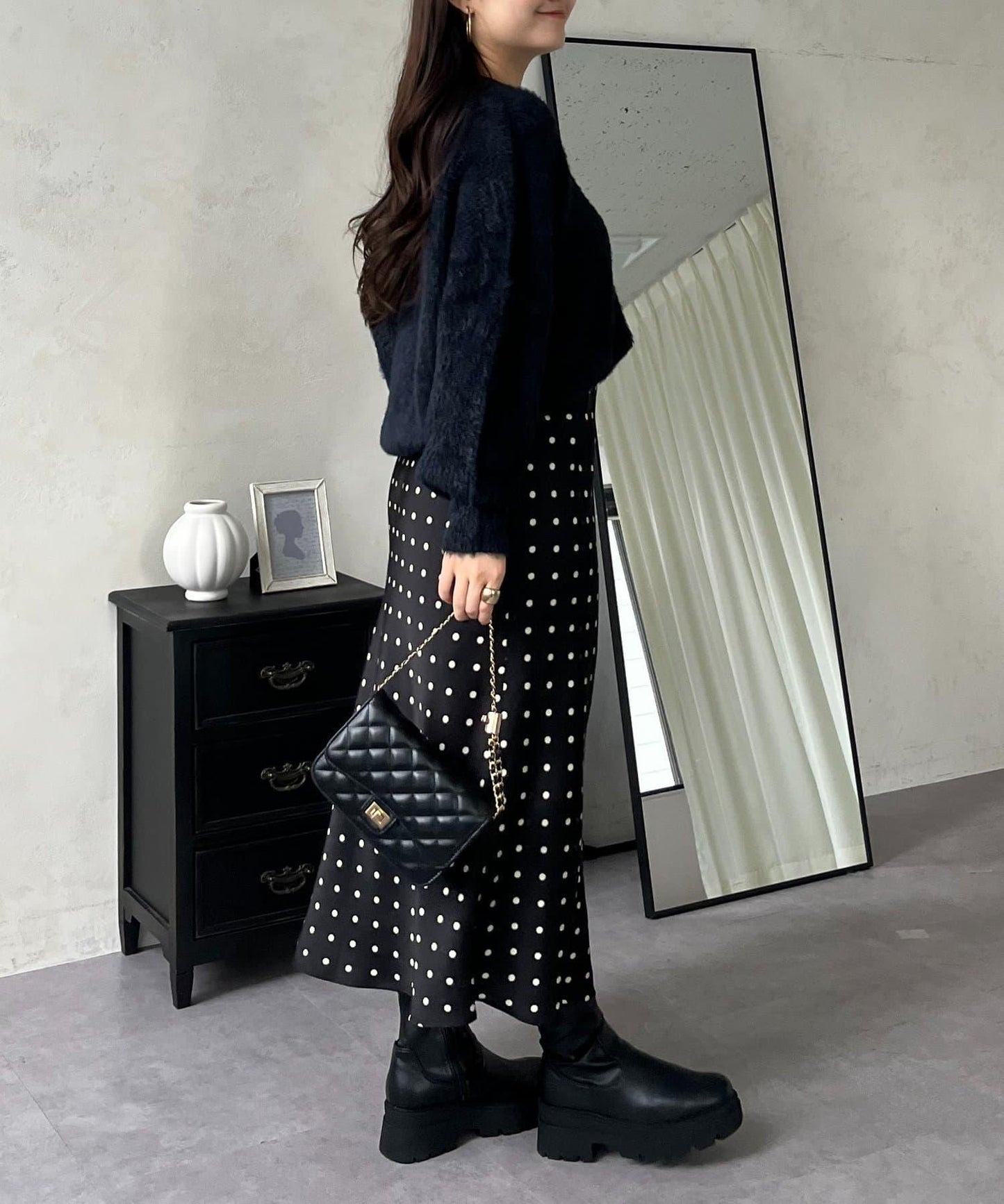 背部金屬裝飾船領長毛針織衫