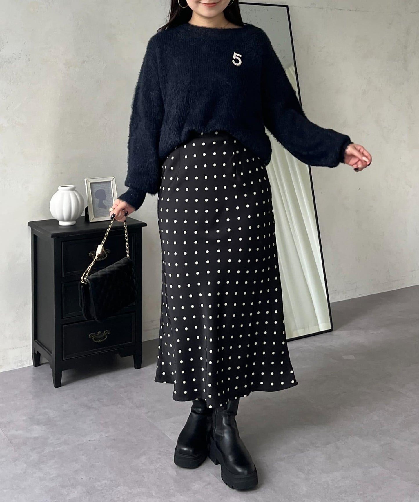 緞面波點斜裁半身裙