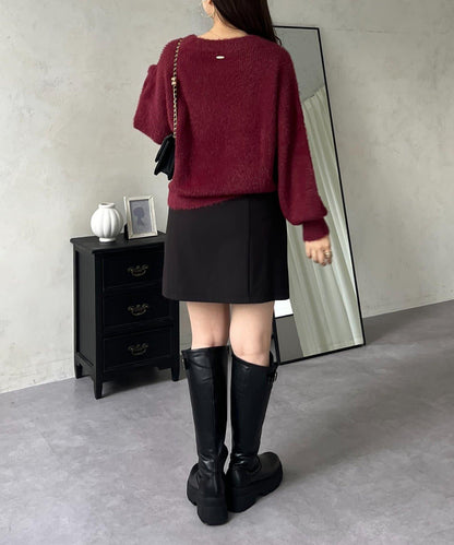 背部金屬裝飾船領長毛針織衫