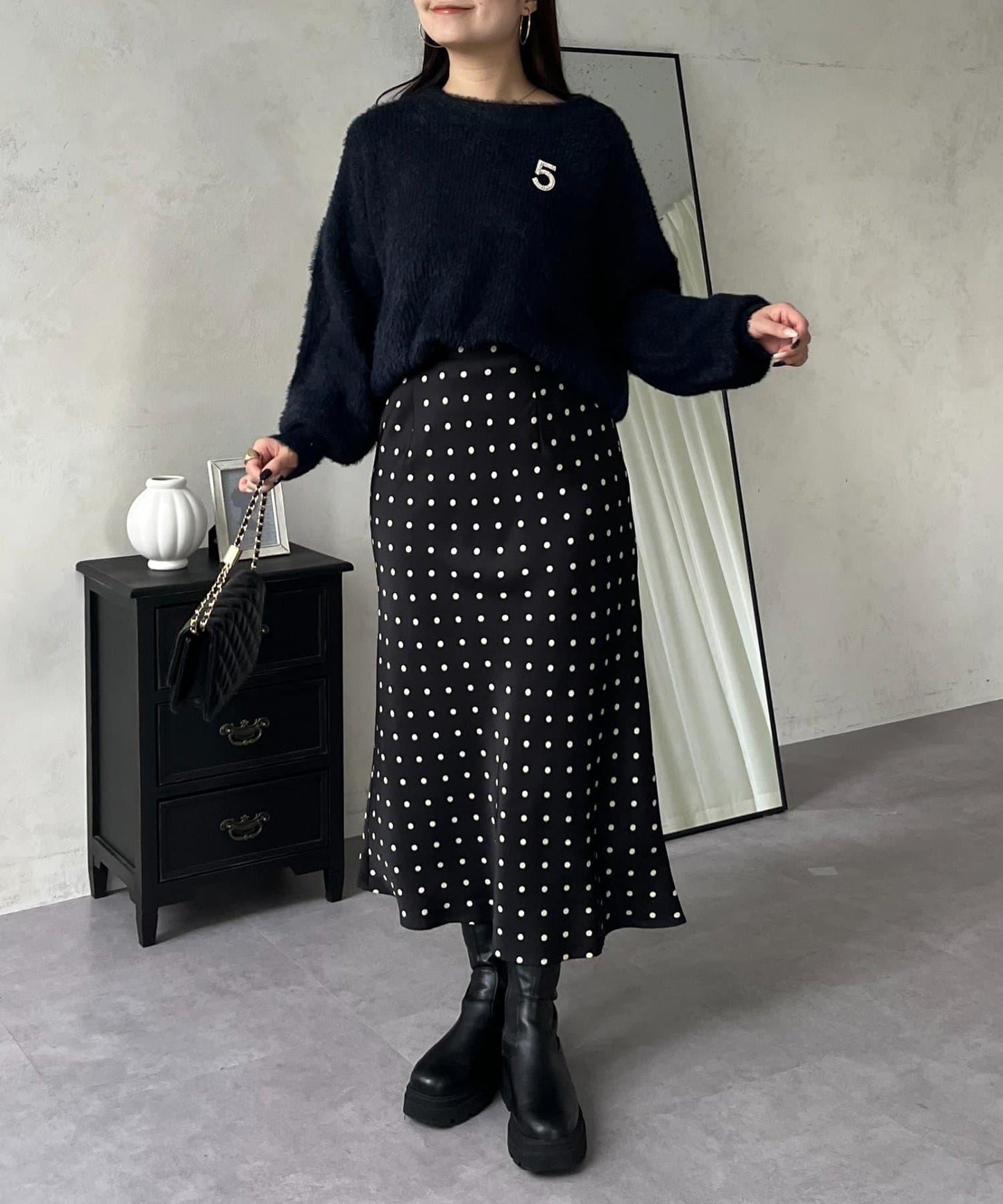 緞面波點斜裁半身裙