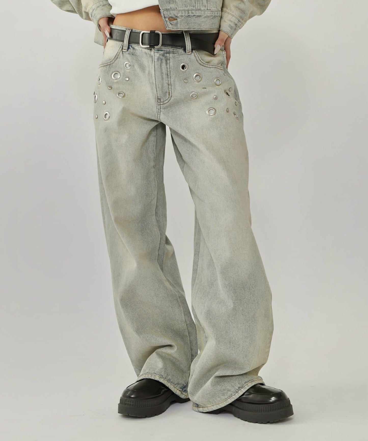 金屬孔眼高腰牛仔褲