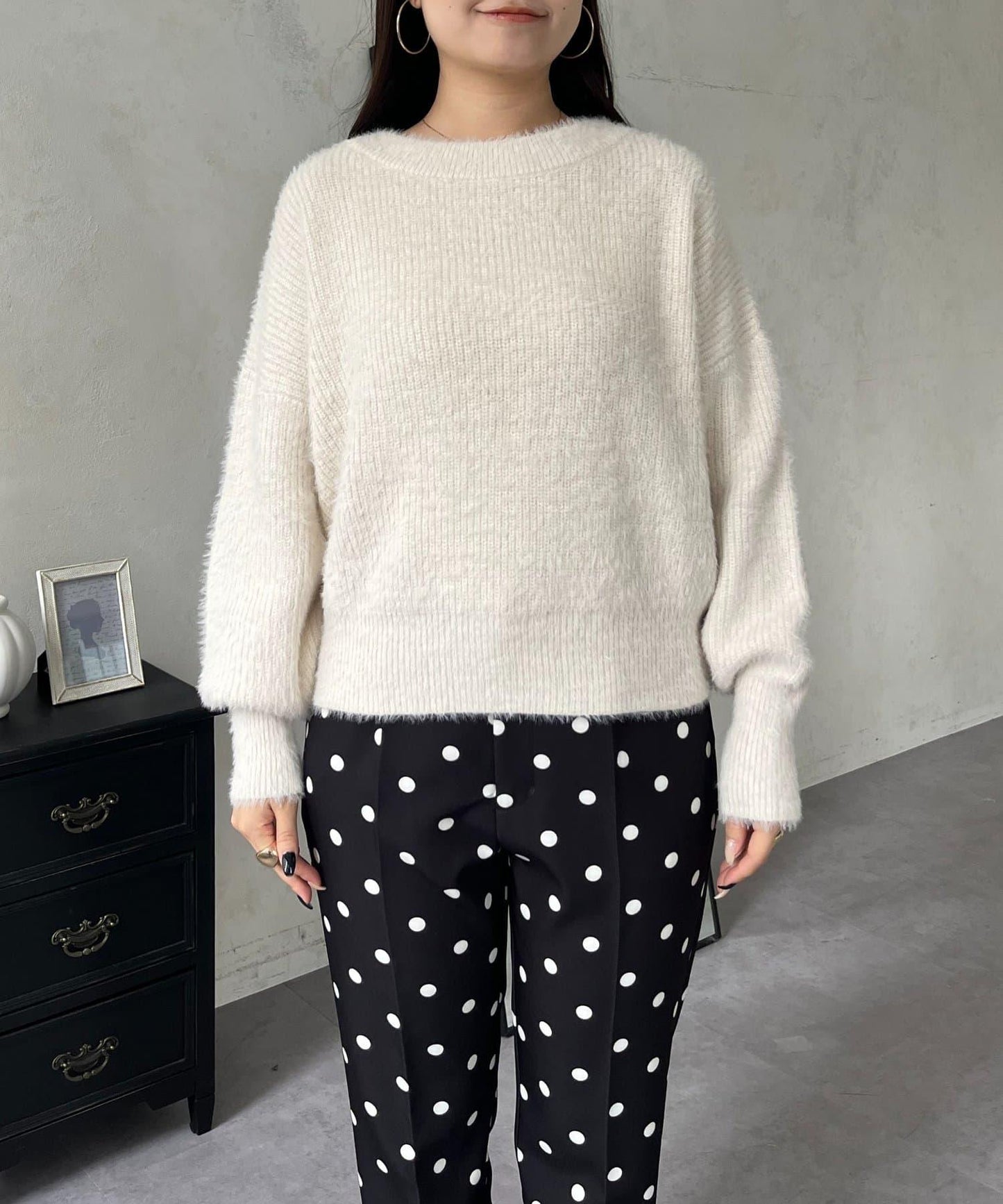 背部金屬裝飾船領長毛針織衫