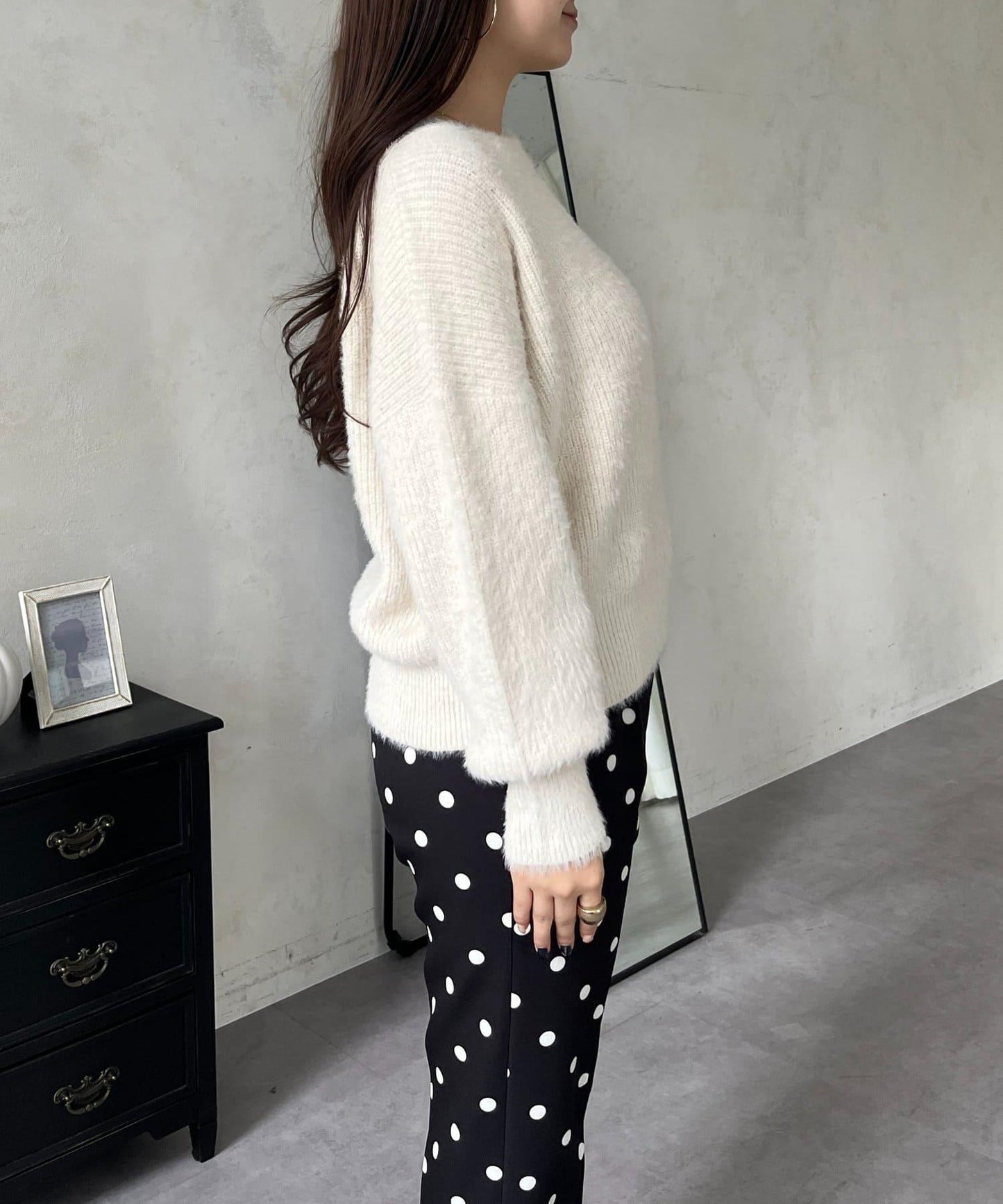 背部金屬裝飾船領長毛針織衫