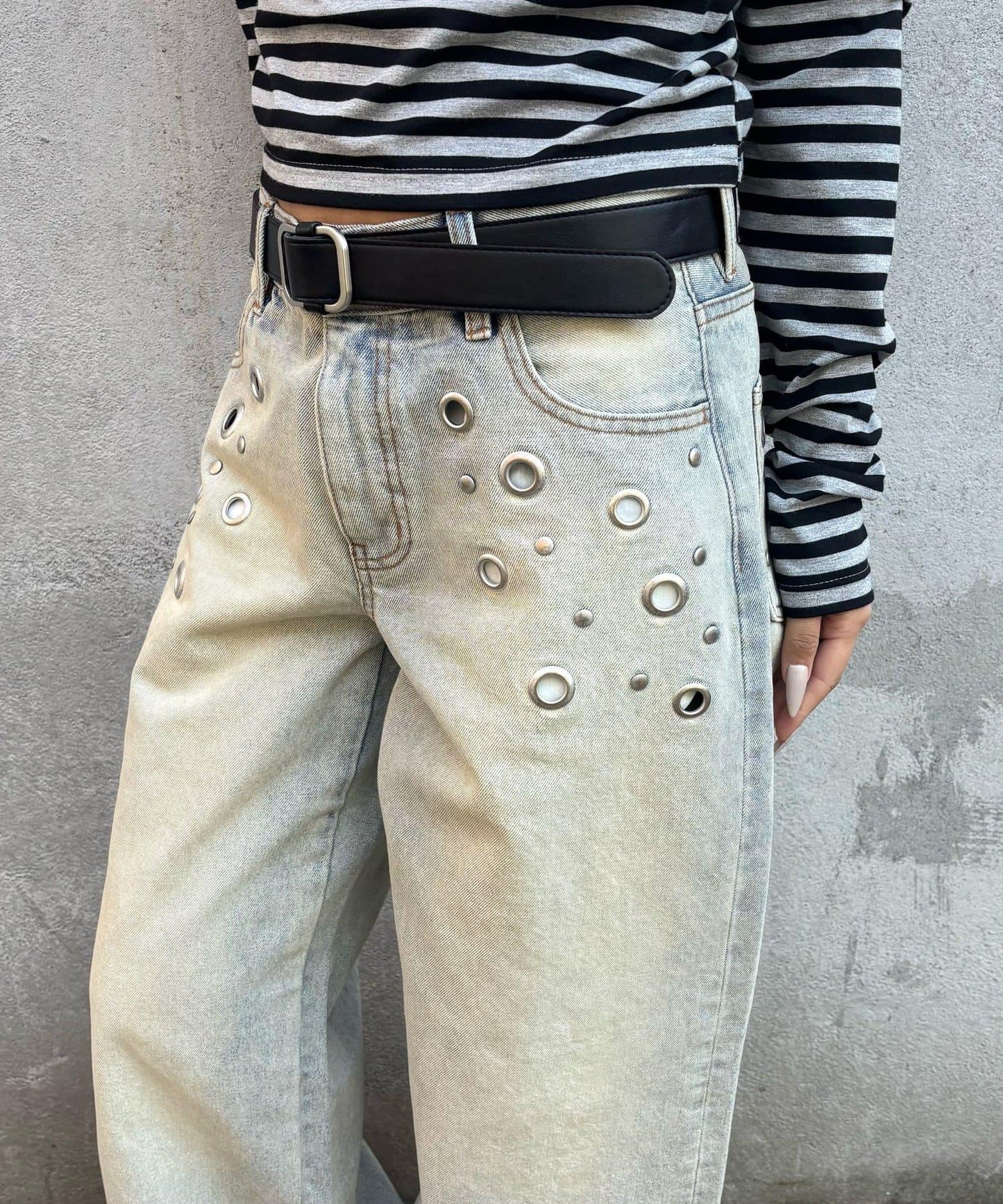 金屬孔眼高腰牛仔褲