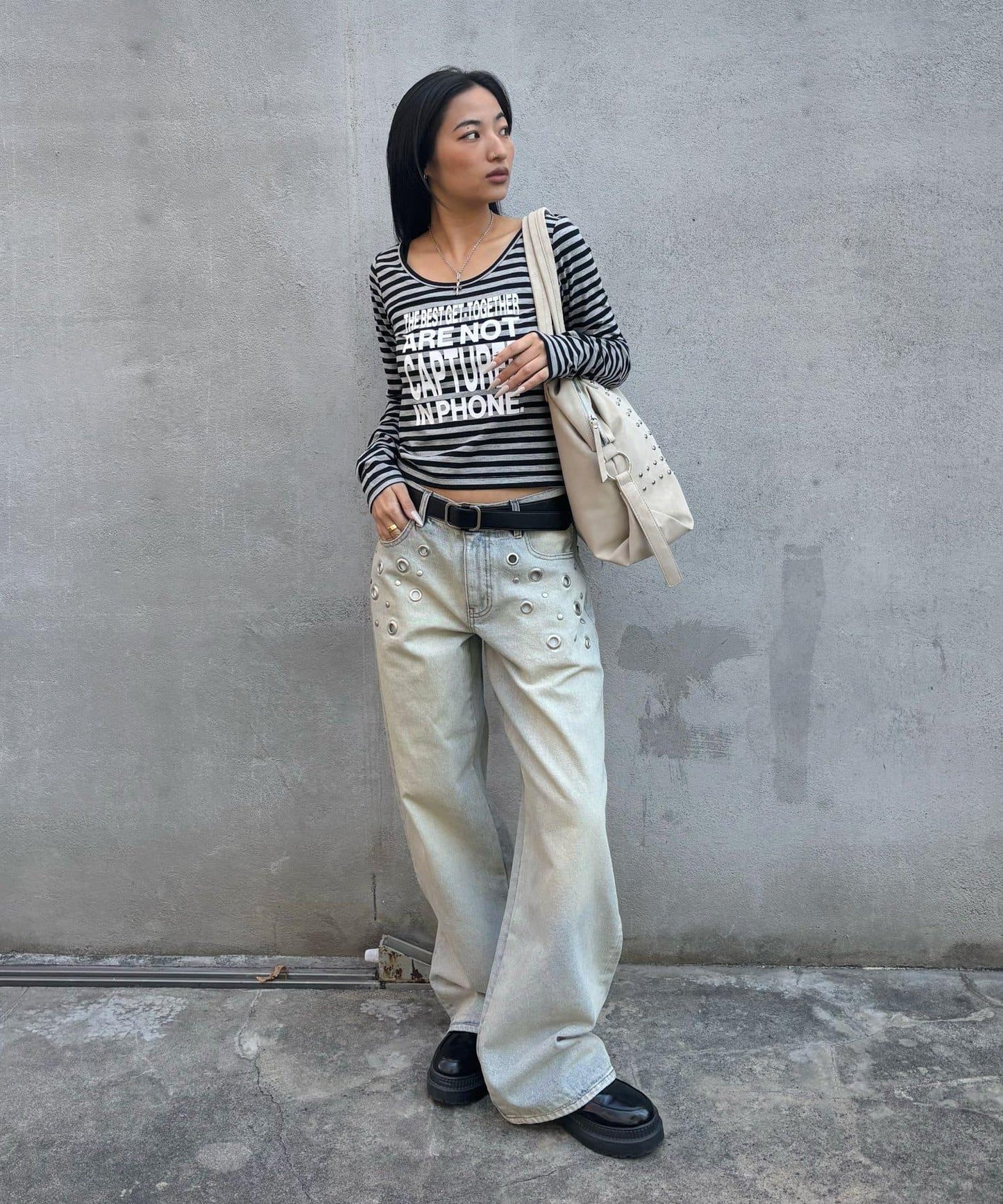 金屬孔眼高腰牛仔褲