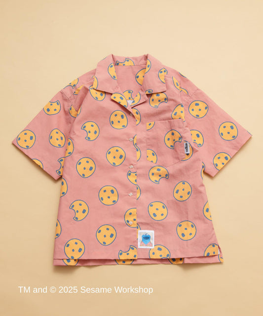 【SESAME STREET】防潑水聯名餅乾圖案短袖襯衫