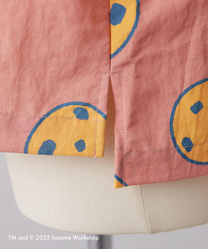 【SESAME STREET】防潑水聯名餅乾圖案短袖襯衫