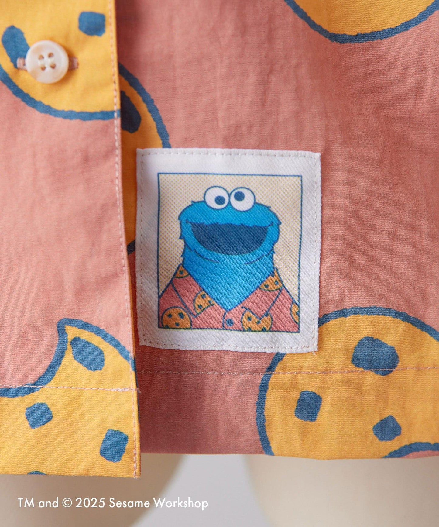 【SESAME STREET】防潑水聯名餅乾圖案短袖襯衫