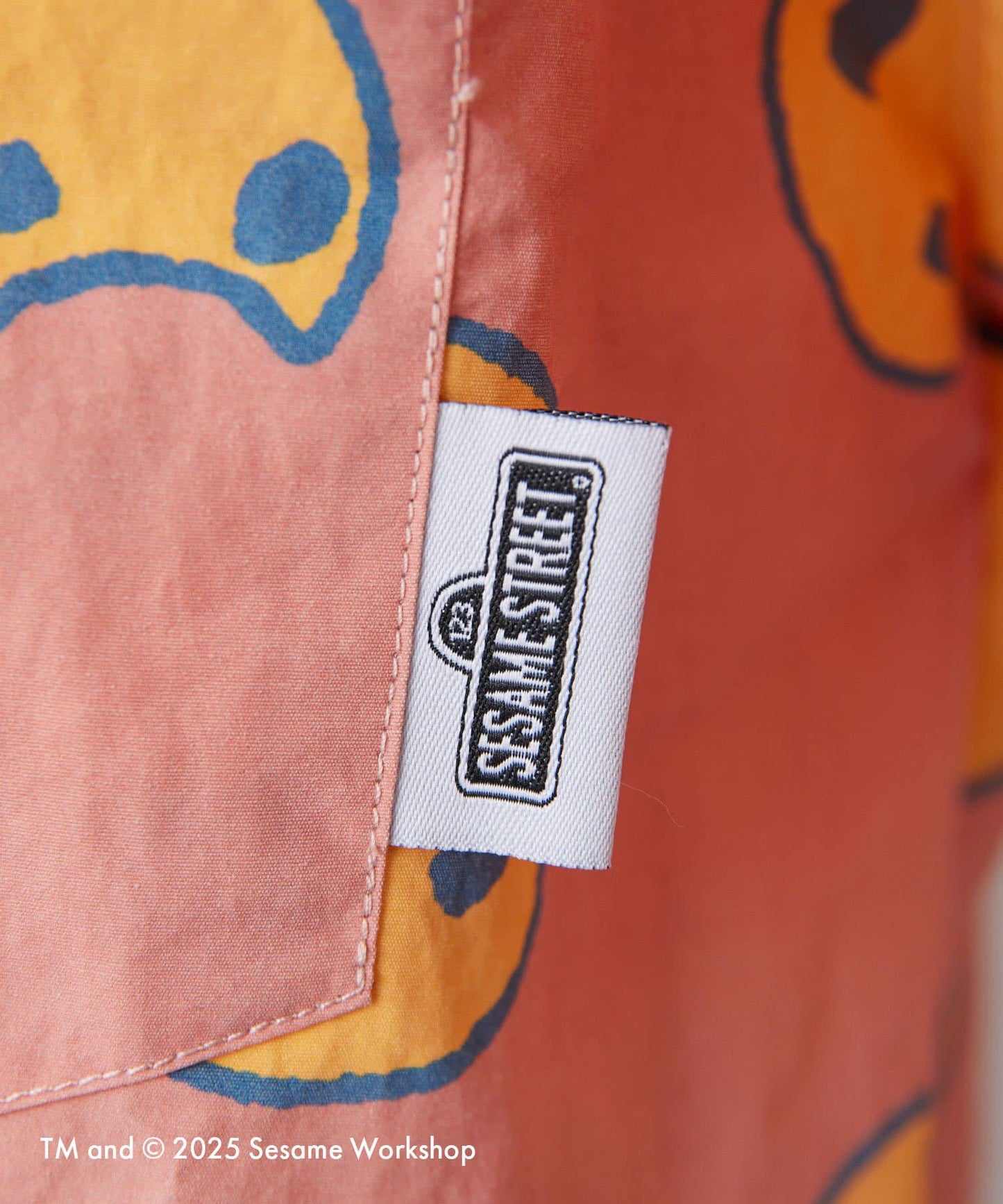 【SESAME STREET】防潑水聯名餅乾圖案短袖襯衫