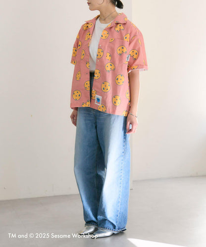 【SESAME STREET】防潑水聯名餅乾圖案短袖襯衫