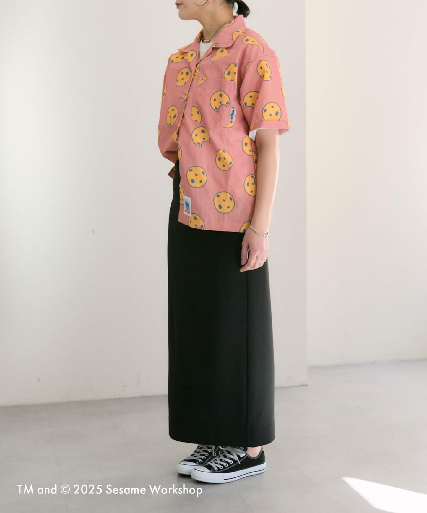 【SESAME STREET】防潑水聯名餅乾圖案短袖襯衫