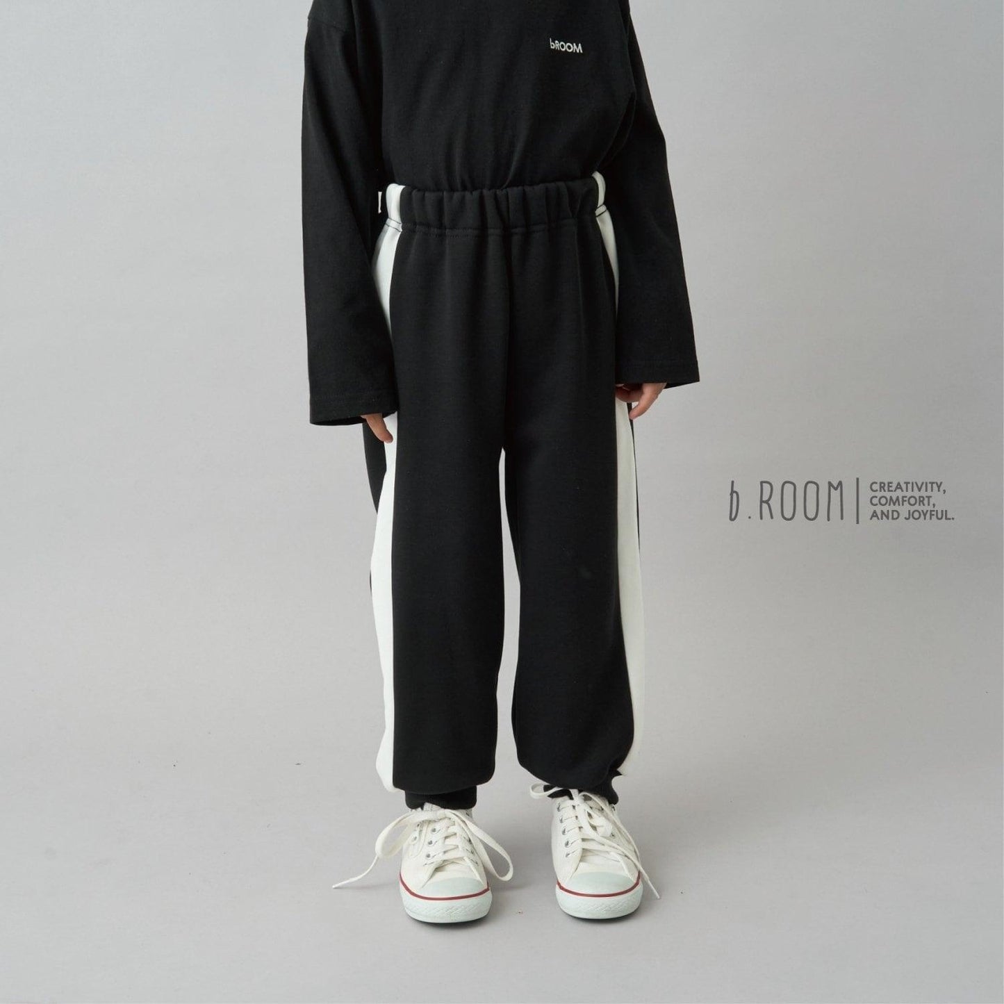 【日常標準服飾系列】【吸水速幹】寬鬆版型側邊條紋衛褲