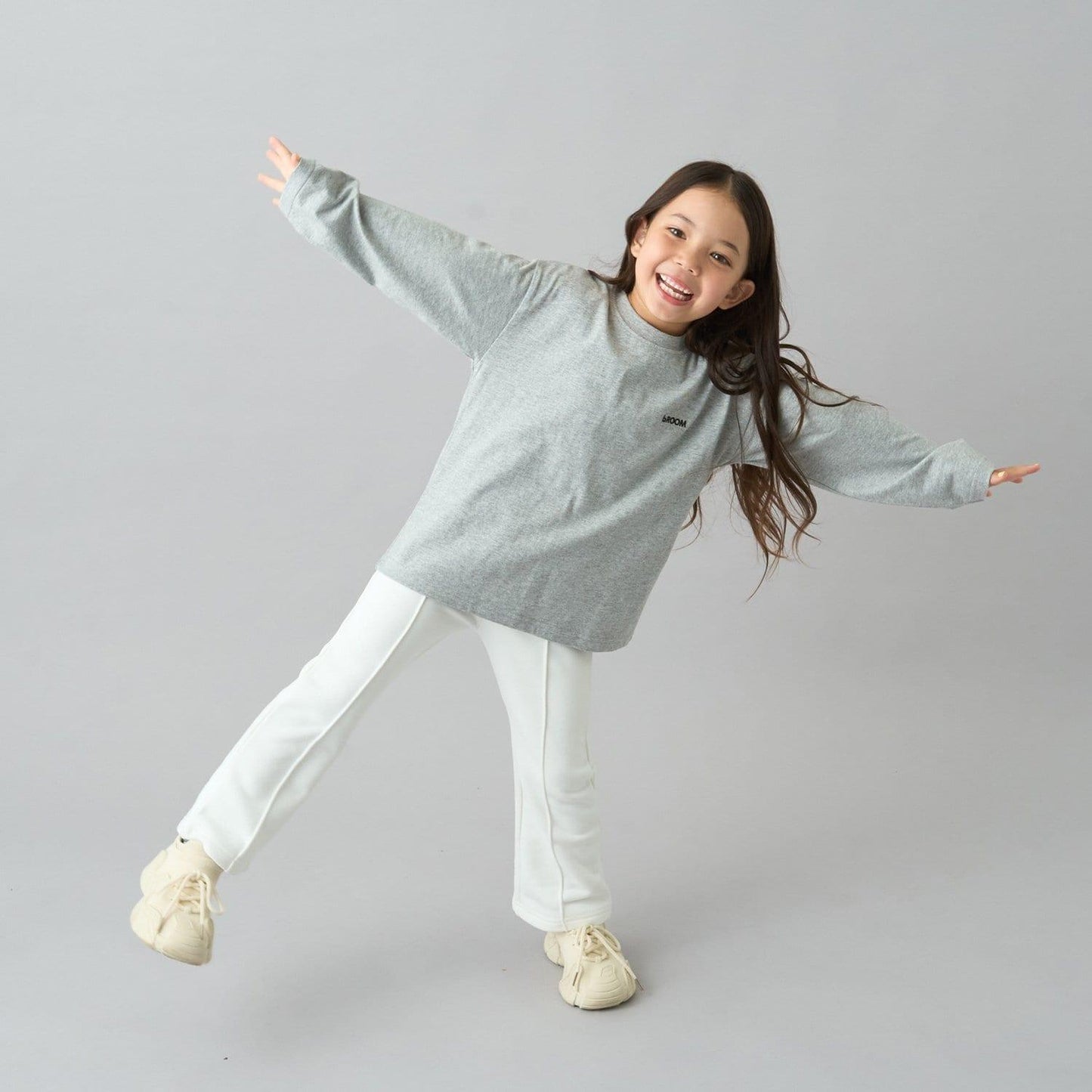 【日常標準服飾系列】寬鬆版型單點簡約長袖T恤