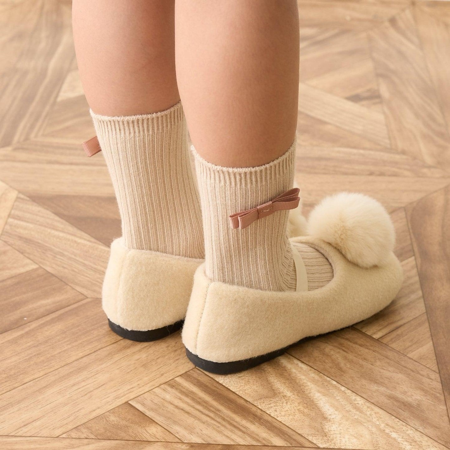 帶毛球裝飾芭蕾鞋