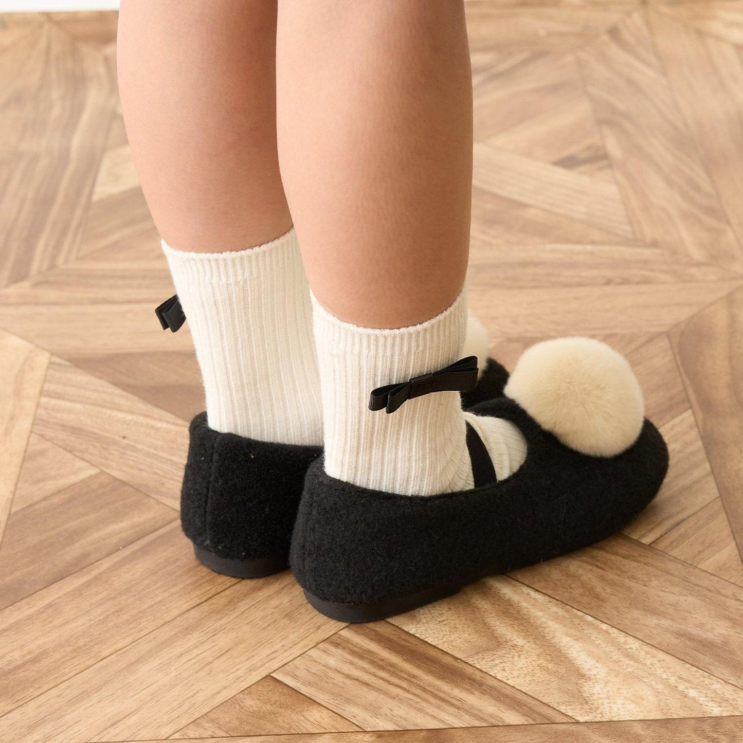 帶毛球裝飾芭蕾鞋