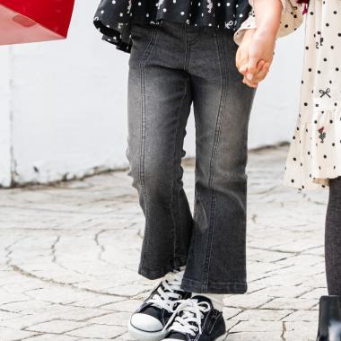 高腰微喇叭彈力牛仔褲