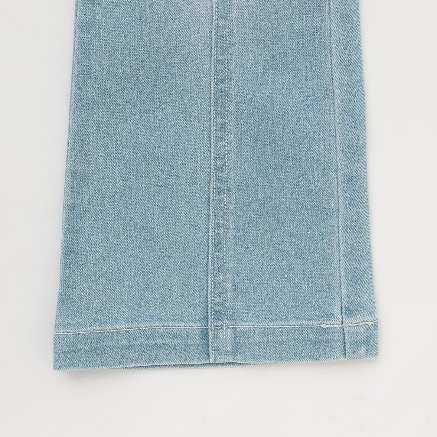 高腰微喇叭彈力牛仔褲