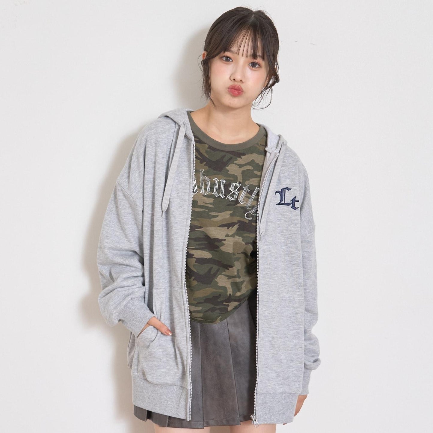 寬鬆拉鍊連帽衫