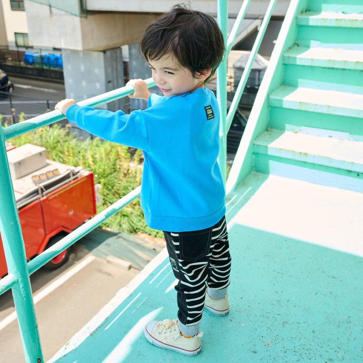 電車與城市側邊口袋衛衣