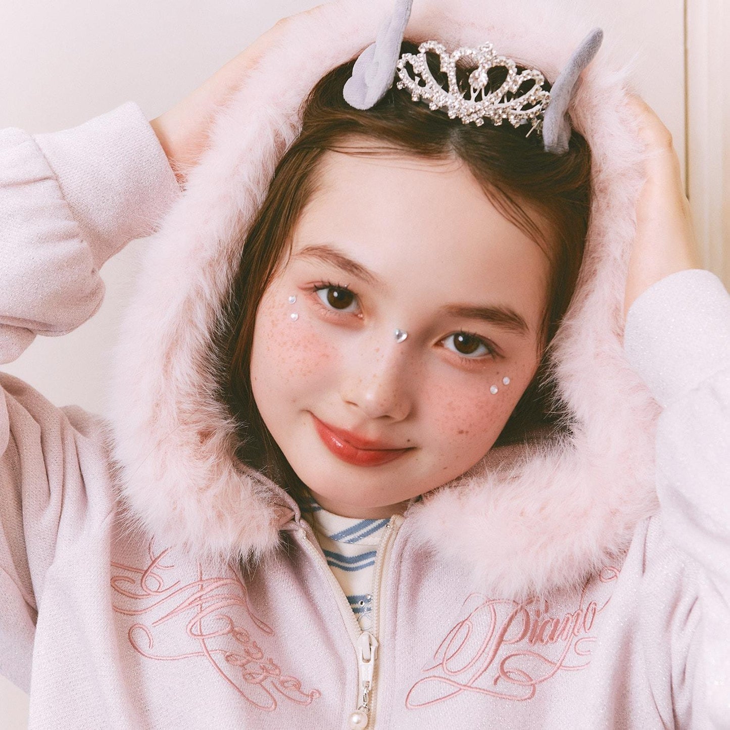 帶仿皮草亮絲內襯拉鍊衛衣