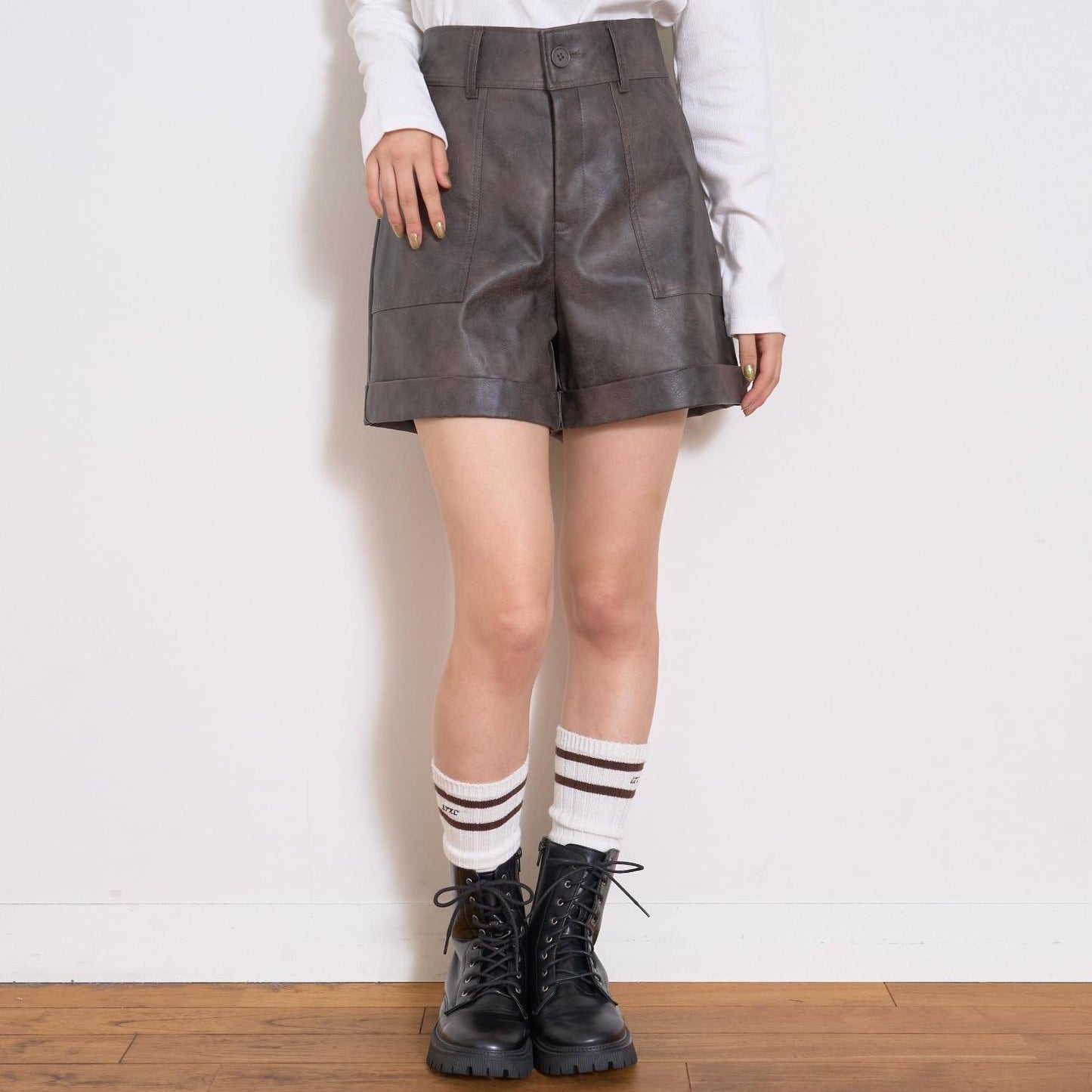 【LTXC】仿皮短褲