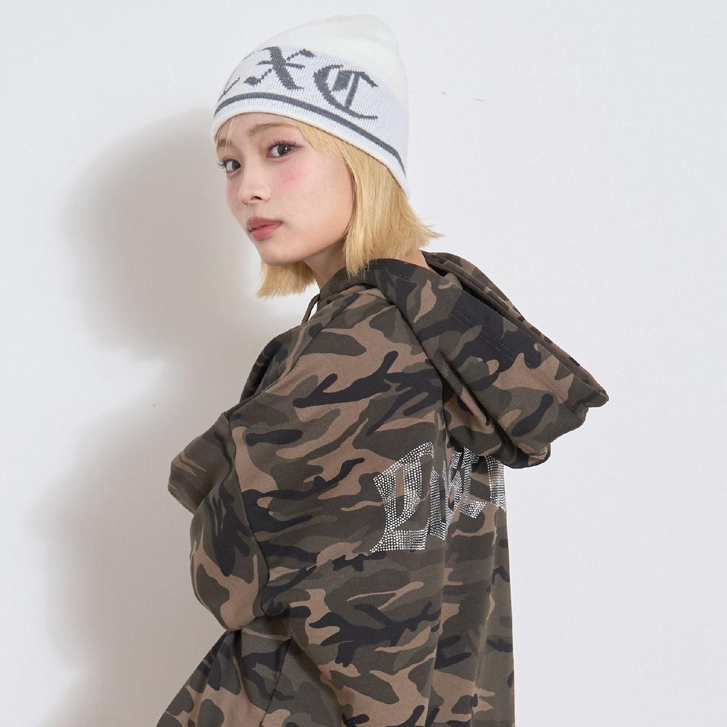 【LTXC】後背水鑽寬鬆連帽衛衣