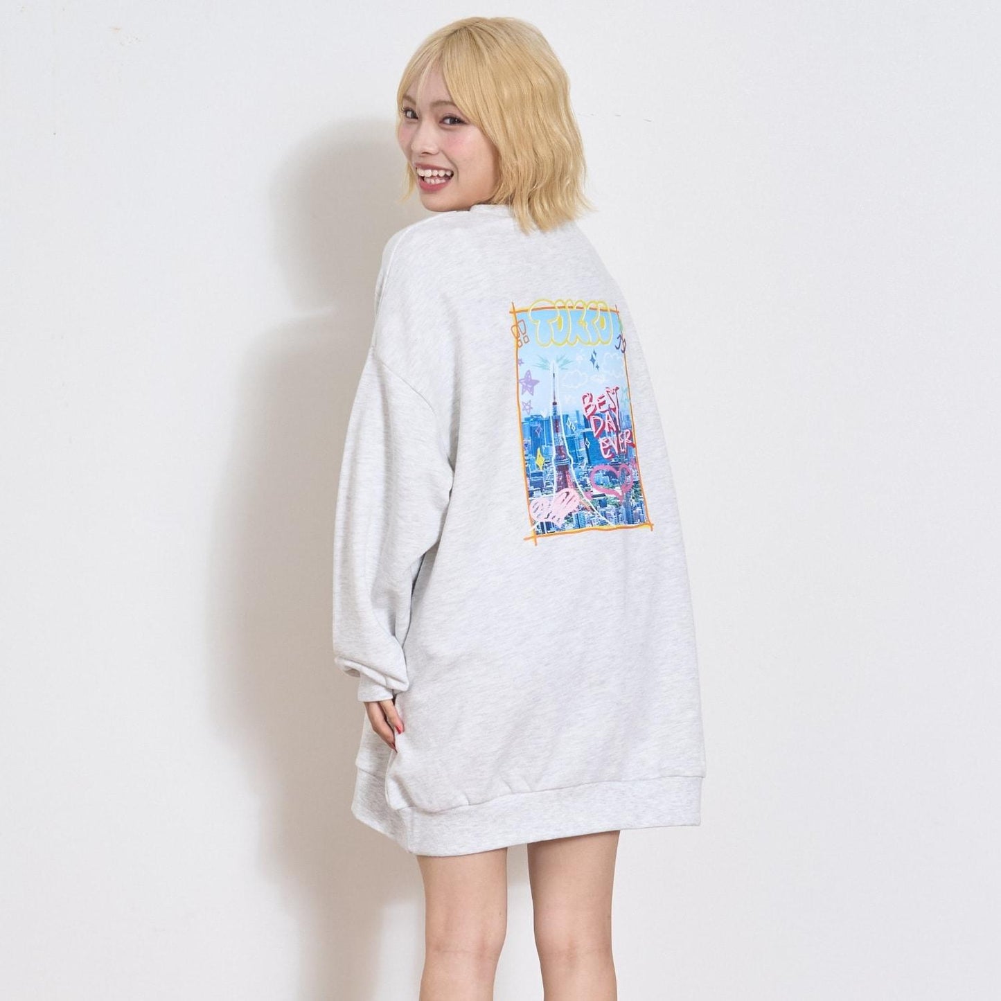 背面印花連衣裙