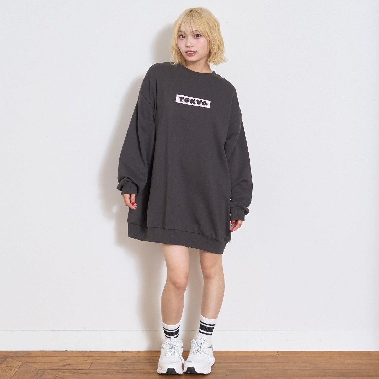 背面印花連衣裙